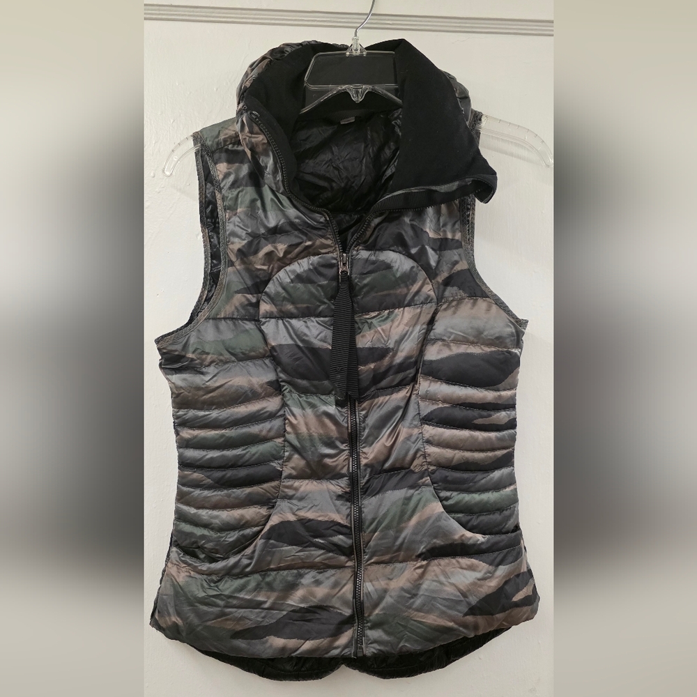 Lululemon Fluffin Awesome Vest Coast Camo Butter Pink Multi Size 6 - Picture 1 of 11